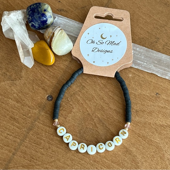 17cm Stretchy Zodiac Bracelets, Acrylic Gold Letters, Black Clay Beads - Picture 1 of 1